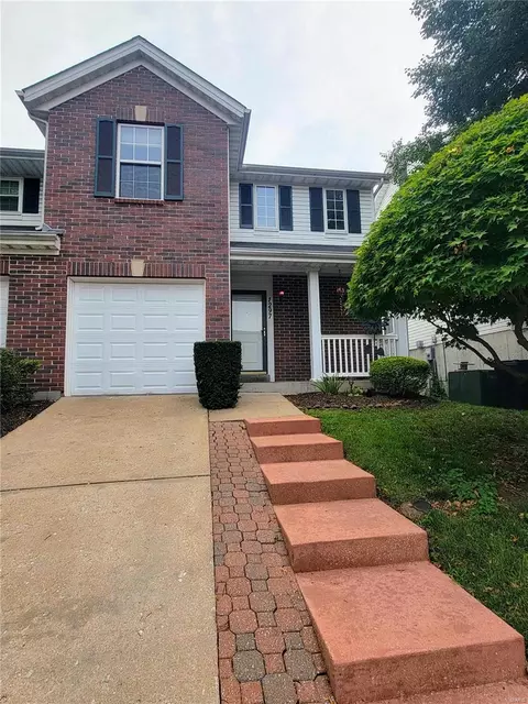 1297 Big Bend Crossing Dr, Manchester, MO 63088