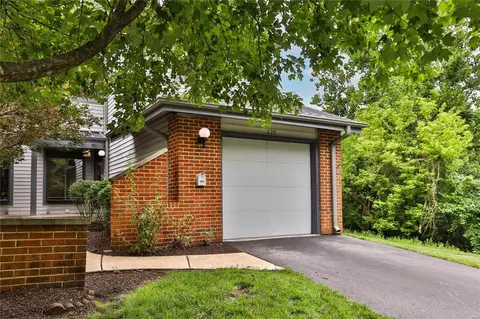 620 Walnut Ridge Dr, Ballwin, MO 63021