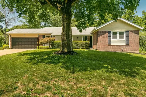 7 Club Grounds North Dr, Florissant, MO 63033