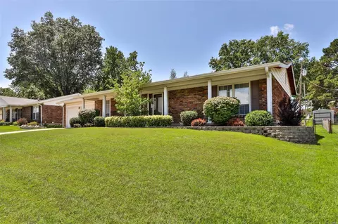 5433 Danforth Dr, Saint Louis, MO 63129 photo 3