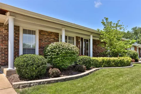 5433 Danforth Dr, Saint Louis, MO 63129 photo 2