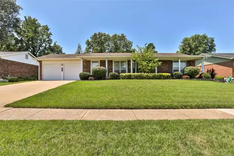 5433 Danforth Dr, Saint Louis, MO 63129