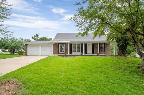 11825 Rollingsford Dr, Black Jack, MO 63033
