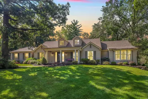 5 Broadview Farm Rd, Creve Coeur, MO 63141