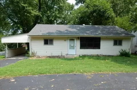 53 Becker Dr, Saint Louis, MO 63135