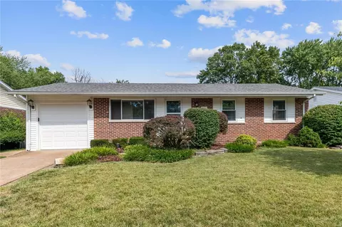 7351 Naples Dr, Hazelwood, MO 63042