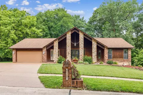 4633 Misty Leaf Ln, Saint Louis, MO 63128