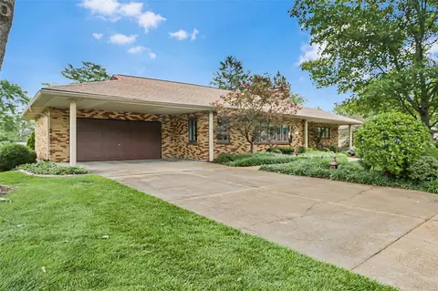 56 Dorclin Ln, Saint Louis, MO 63128