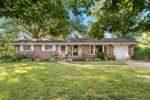 866 Cernicek Ln, Saint Louis, MO 63135