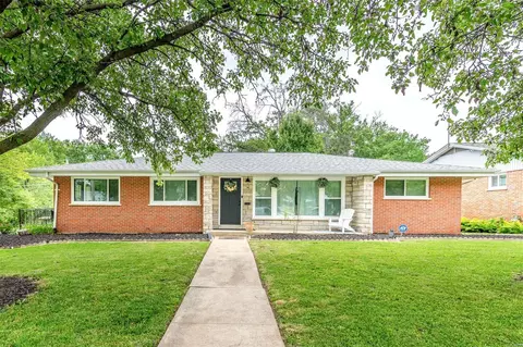 4 Gocke Pl, Saint Louis, MO 63114