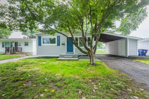 4222 Saint Linus Ln, Saint Ann, MO 63074