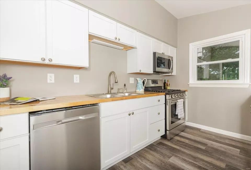  4222 Saint Linus Ln, Saint Ann, MO 63074 photo 7