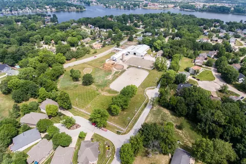 1253 N Henke Rd, Lake Saint Louis, MO 63367