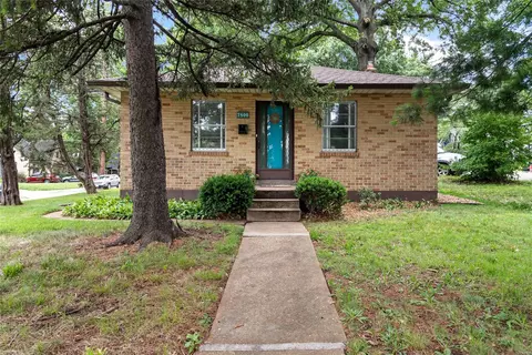7800 Murdoch Ave, Saint Louis, MO 63119