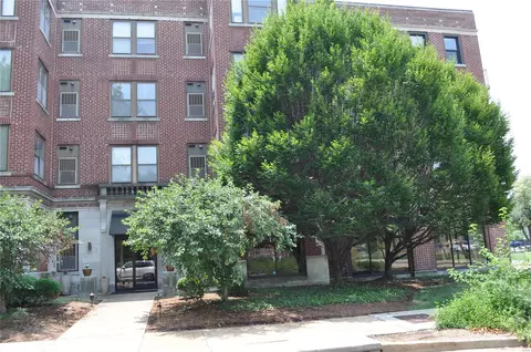 5696 Kingsbury Ave #203, Saint Louis, MO 63112
