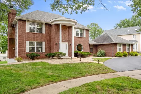 15335 Schoettler Estates Dr, Chesterfield, MO 63017