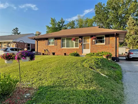 10252 Lackland Rd, Overland, MO 63114