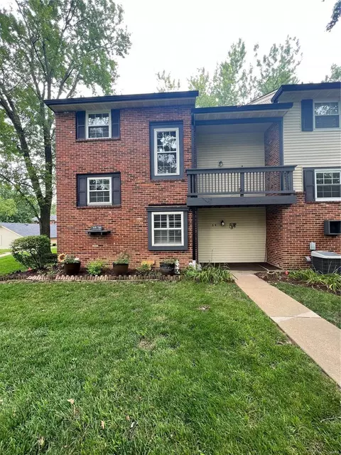 64 Conway Cove Dr, Chesterfield, MO 63017