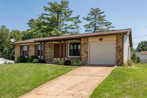 2751 Cherry Bud Ct, Saint Louis, MO 63129