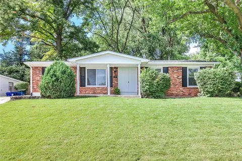 6 Gray Brooke Ln, Florissant, MO 63031