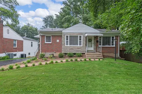 618 W Essex Ave, Saint Louis, MO 63122