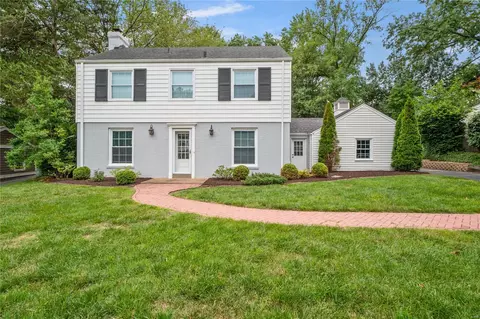 4 Nassau Dr, Ladue, MO 63124
