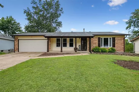 911 Summer Leaf Dr, Saint Peters, MO 63376