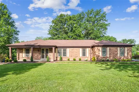 151 Petite Royale Ct, Saint Louis, MO 63141