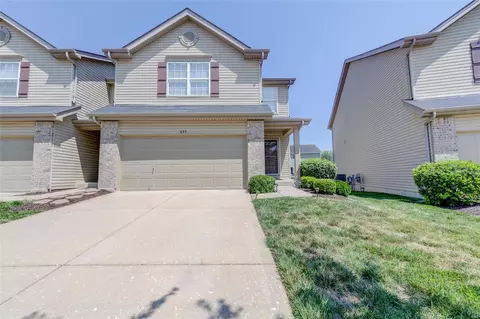 635 Country Heights Dr, Lake Saint Louis, MO 63367