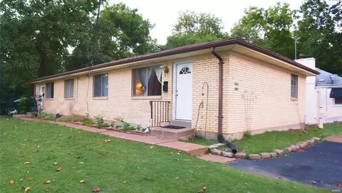 3901 Wright Ave, Saint Ann, MO 63074