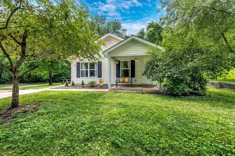 535 Ross Ln, Saint Charles, MO 63304