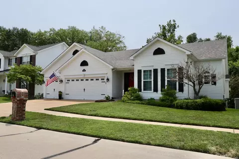 3091 Crystal Lake Dr, Oakville, MO 63129