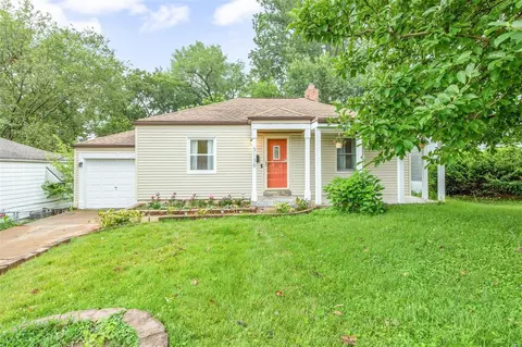 3138 La Vista Dr, Saint Ann, MO 63074