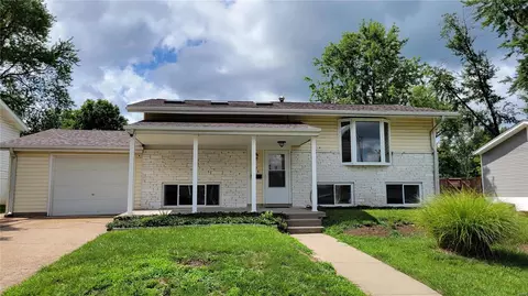 275 Downing Ave, Florissant, MO 63031