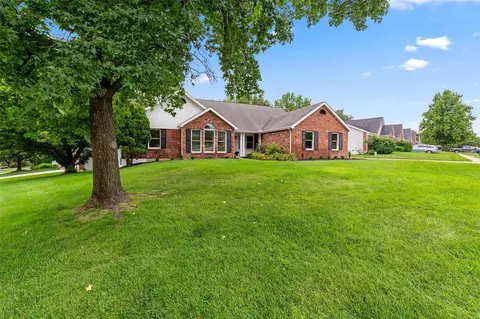 10 Stable Rdg, Saint Charles, MO 63301