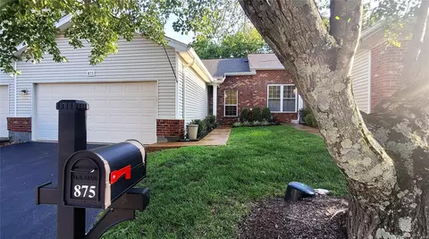 875 Woodside Trails Dr, Ballwin, MO 63021