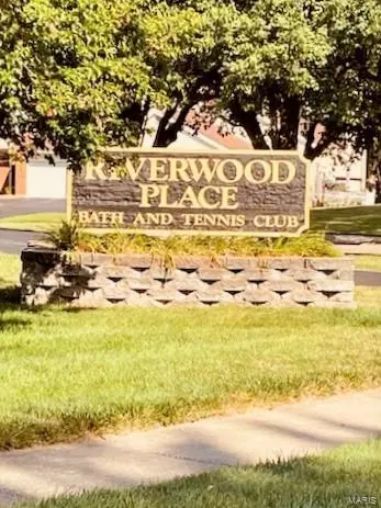2206 Riverwood Trails Dr, Florissant, MO 63031