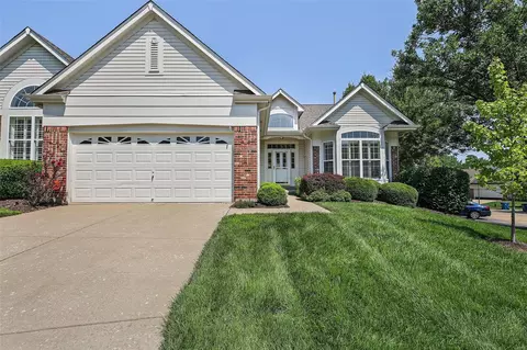 647 Stonebrook Ct, Chesterfield, MO 63005