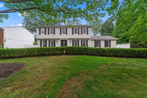 516 Nottingham Dr, Ballwin, MO 63011
