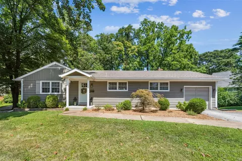 8563 Big Bend Blvd, Saint Louis, MO 63119