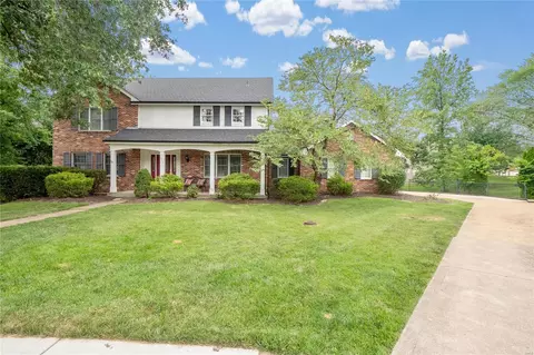 1940 Mistflower Glen Ct, Chesterfield, MO 63005