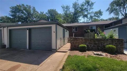 994 Claygate Ct, Manchester, MO 63021