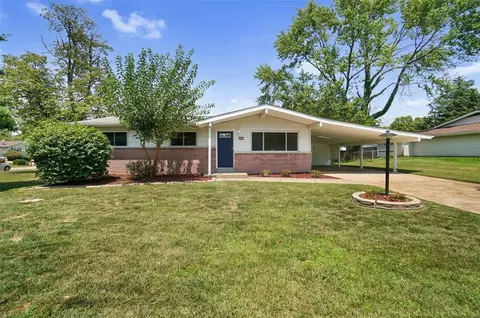 11875 Cynthia Dr, Maryland Heights, MO 63043