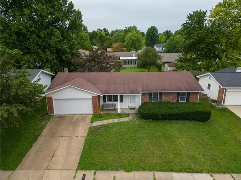 208 Chestnut Dr, Saint Charles, MO 63301