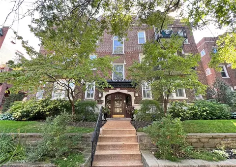 6232 Rosebury Ave #2W, Saint Louis, MO 63105