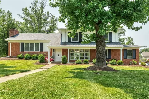 26 Chapel Hill Ests, Saint Louis, MO 63131