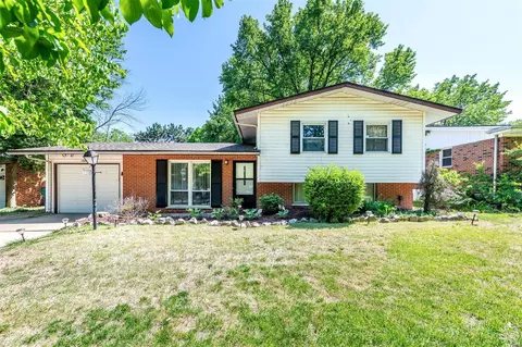1534 Reale Ave, Saint Louis, MO 63138