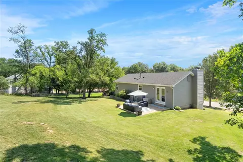 467 Talbert Ct, Ballwin, MO 63021 photo 3