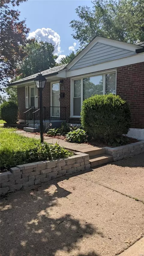 230 Cornelius Ln, Florissant, MO 63031