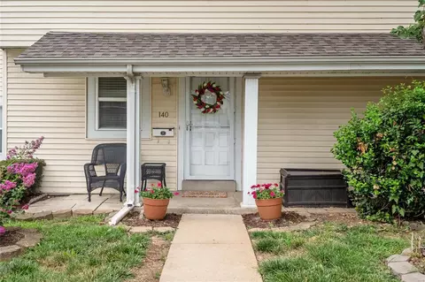 140 Condor Ct, Saint Charles, MO 63303